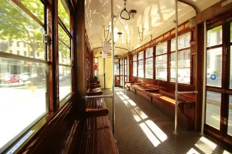 interno di un tram milanese