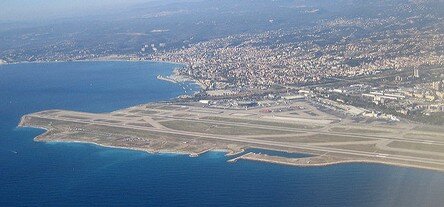 vista aerea dell'aeroporto di nizza