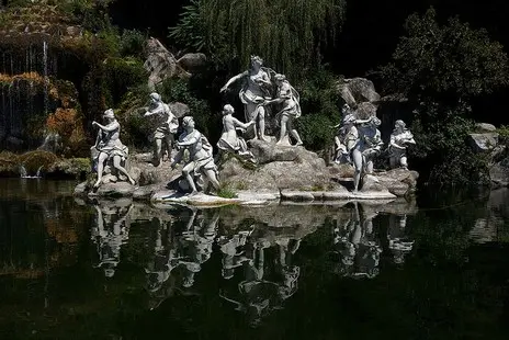 statua lago reggia caserta