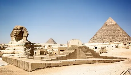 la sfinge e le piramidi