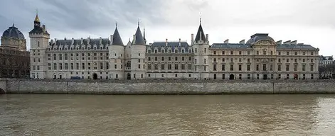 Palazzo Conciergerie a Parigi