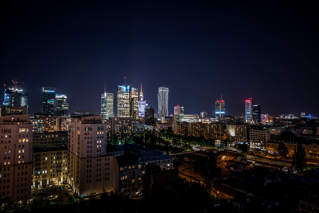 panorama notturno di varsavia polonia
