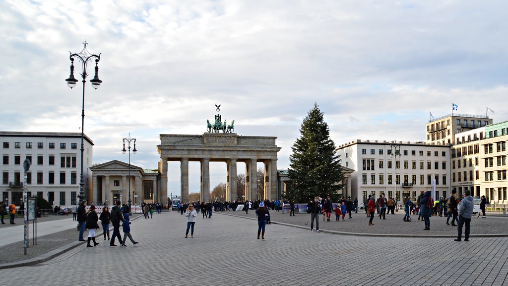 Pariser Platz: Un’iconica piazza storica nel cuore di Berlino