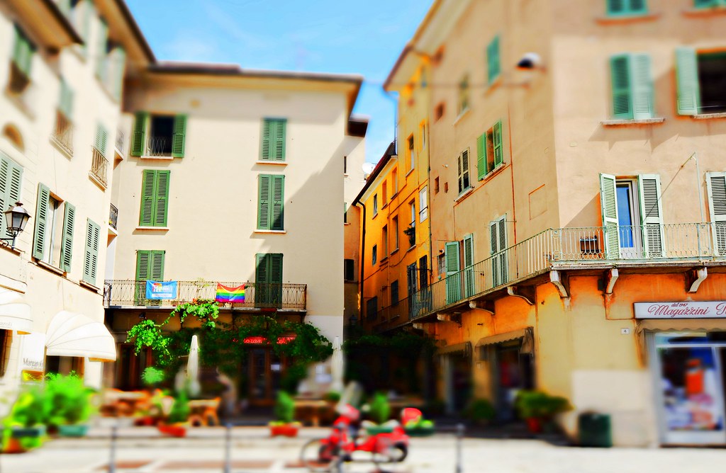 Quali sono le vie e le piazze più caratteristiche del centro storico di Brescia?