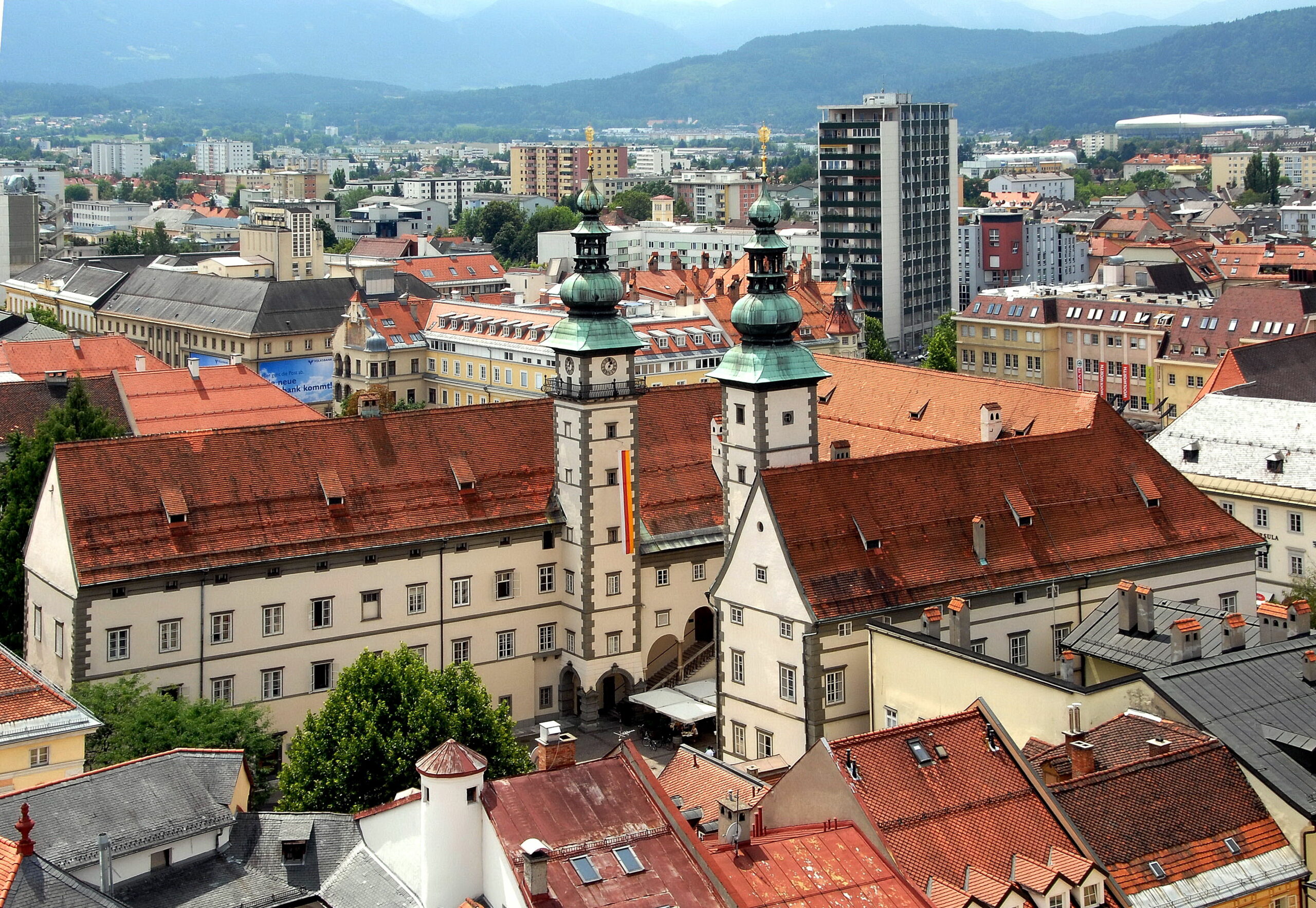 Klagenfurt – Capitale della Carinzia, tra Laghi e Montagne