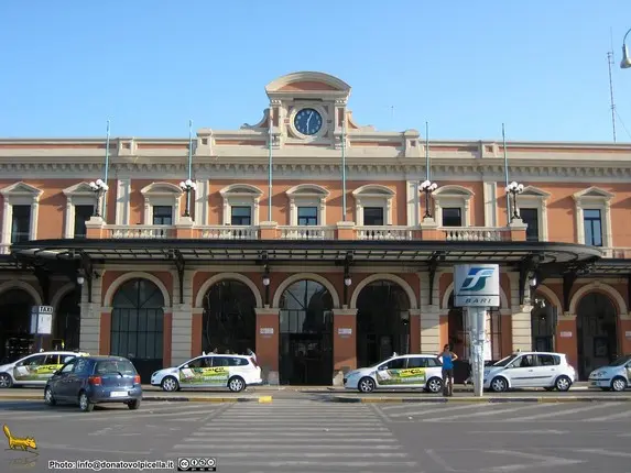 stazione ferroviaria treni bari